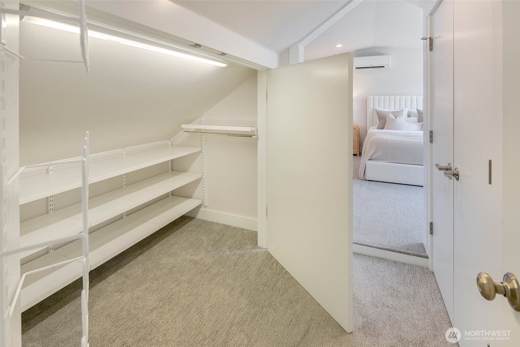 4003 Midvale Avenue North Seattle, WA 98103 - Photo 15 of 40