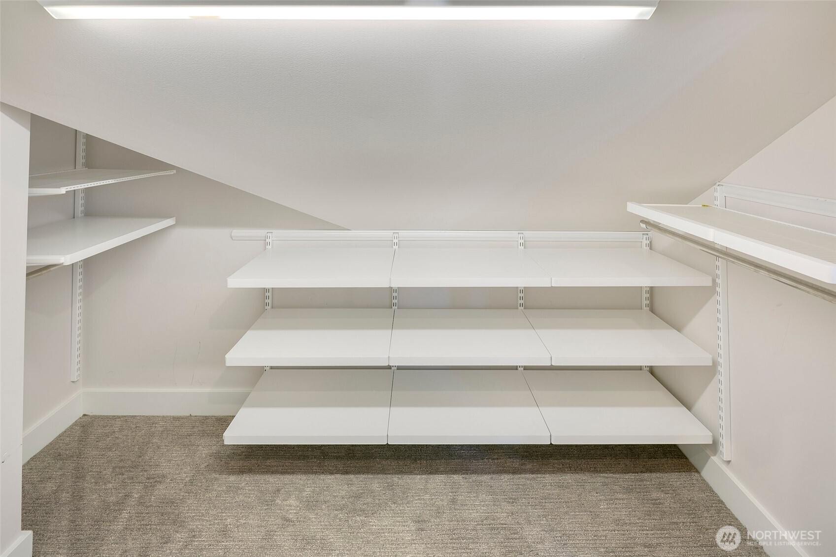 4003 Midvale Avenue North Seattle, WA 98103 - Photo 16 of 40