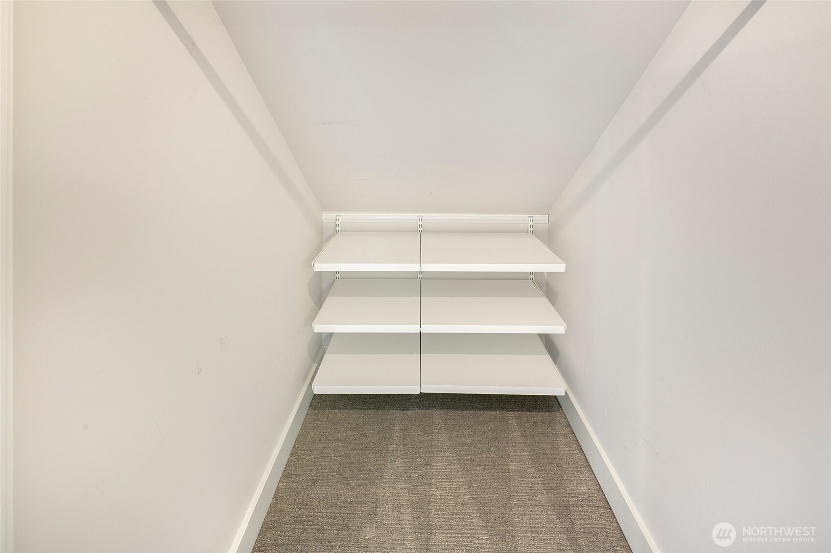 4003 Midvale Avenue North Seattle, WA 98103 - Photo 17 of 40