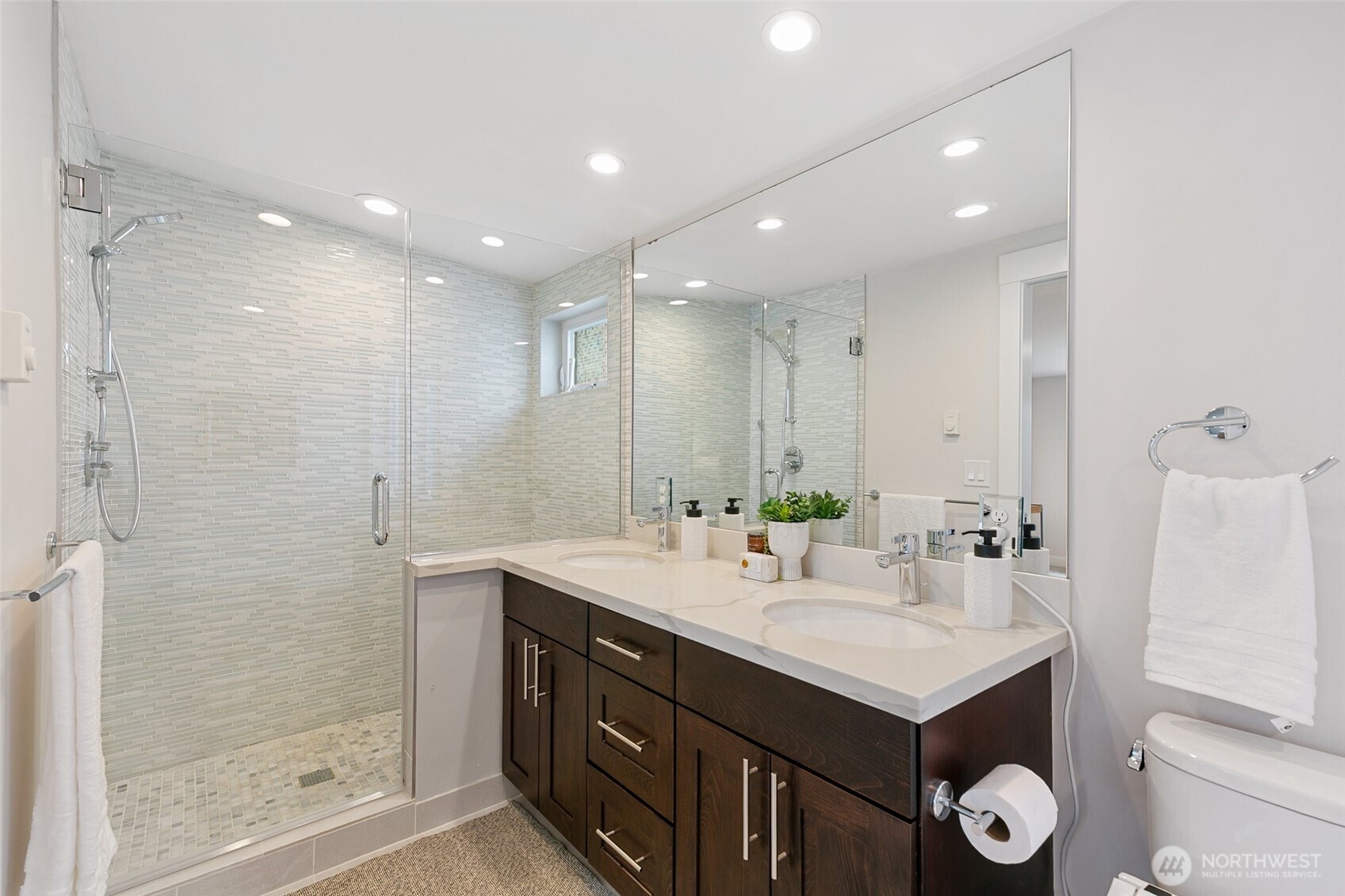 4003 Midvale Avenue North Seattle, WA 98103 - Photo 18 of 40