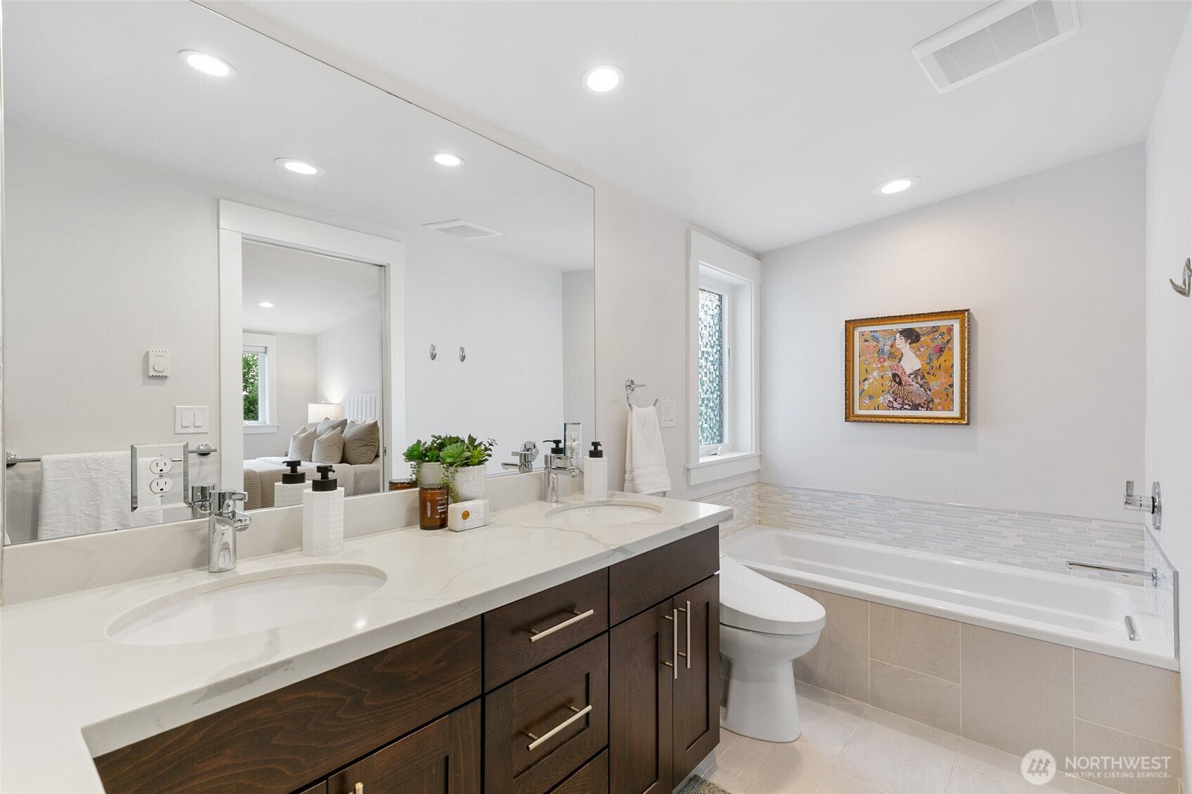 4003 Midvale Avenue North Seattle, WA 98103 - Photo 19 of 40