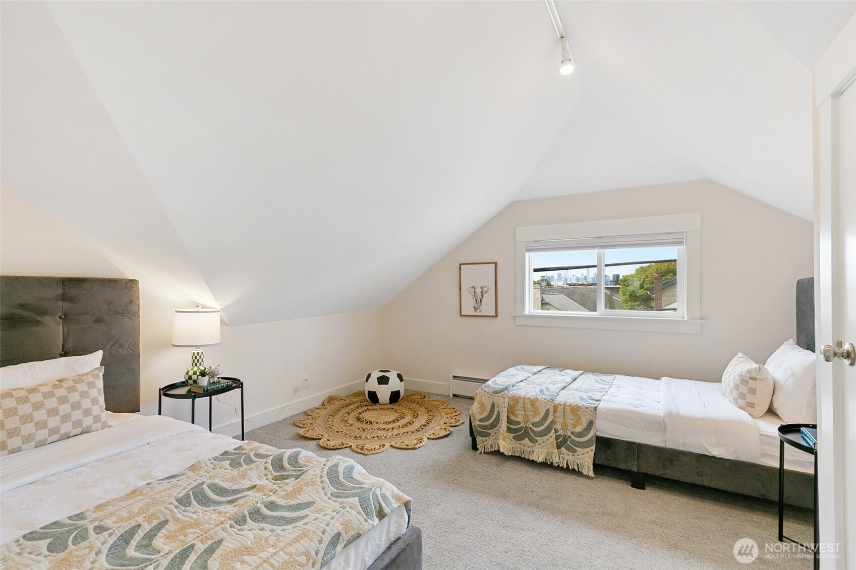 4003 Midvale Avenue North Seattle, WA 98103 - Photo 20 of 40