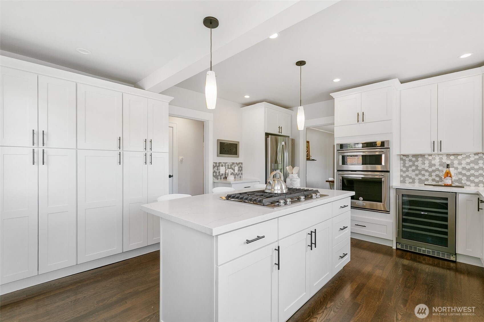 4003 Midvale Avenue North Seattle, WA 98103 - Photo 7 of 40