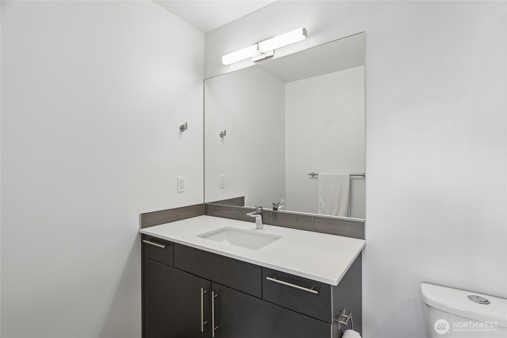 3913 Southwest Hudson Street Seattle, WA 98136 - Photo 5 of 27