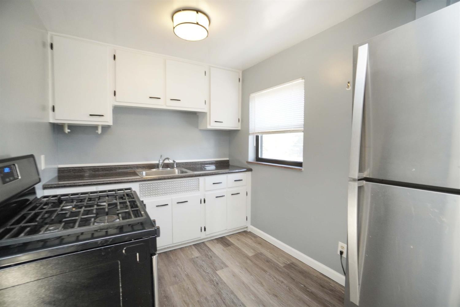 5062 Rapid Run Road Cincinnati, OH 45238 - Photo 3 of 33