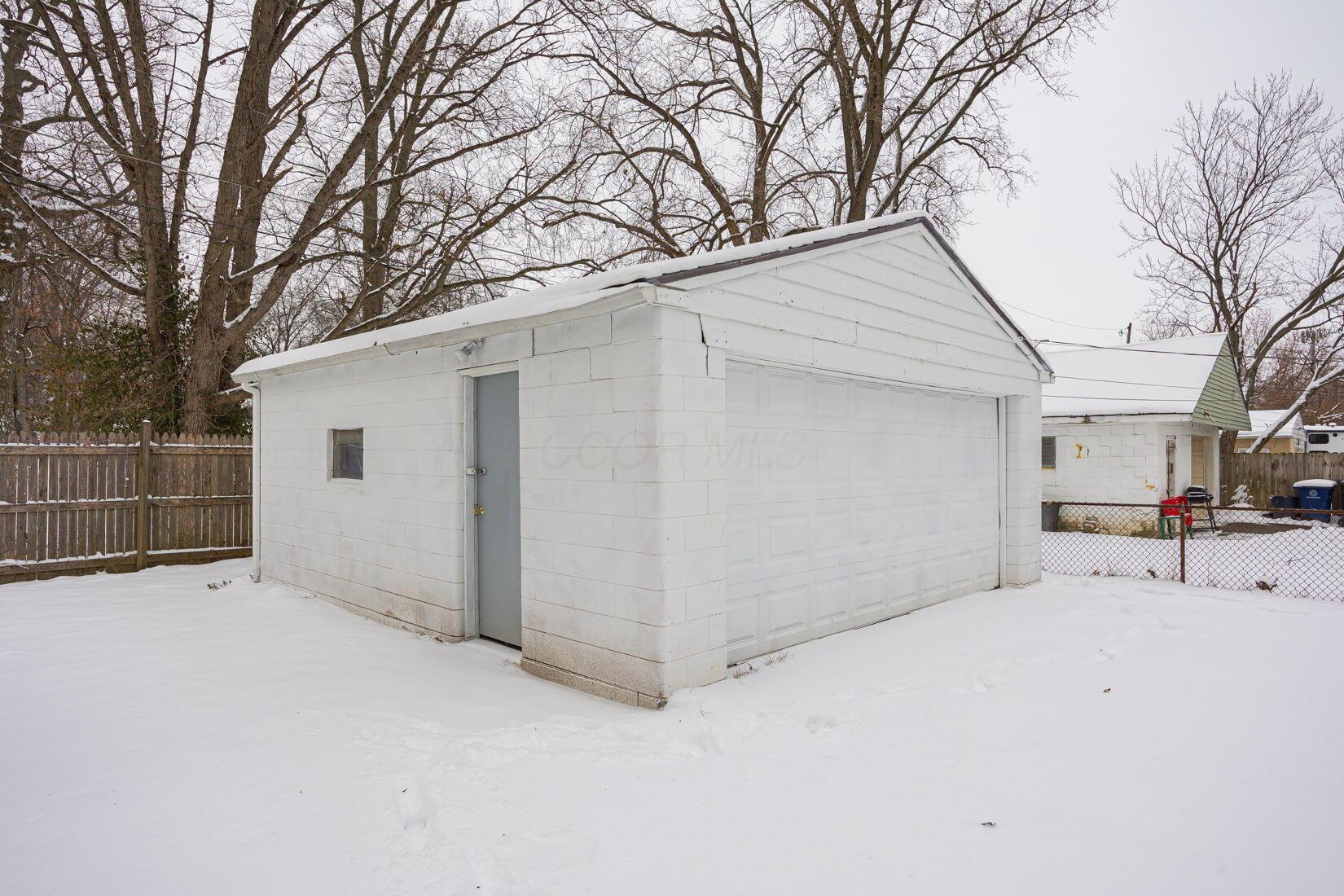 1134 South Hampton Road Columbus, OH 43227 - Photo 30 of 31 Garage