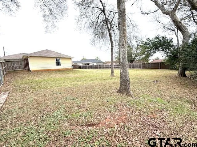 a view of yard with trees