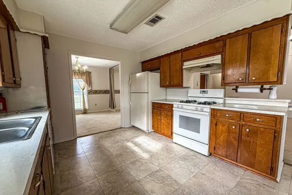 $1,950 | 51 A Paul Dixon Road, Huntsville, TX 77320