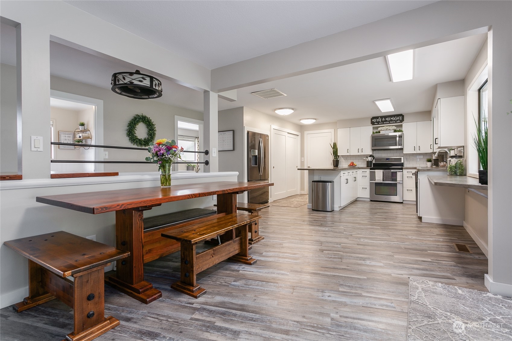 3334 East Smith Road Bellingham, WA 98226 - Photo 4 of 32 Gallery Image 4