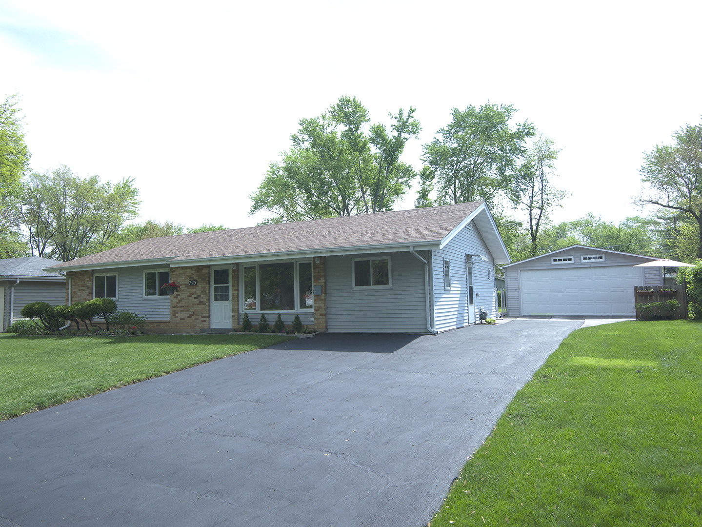 725 Washington Boulevard Hoffman Estates, IL 60169 - Photo 2 of 32 a front view of a house with a yard and garage