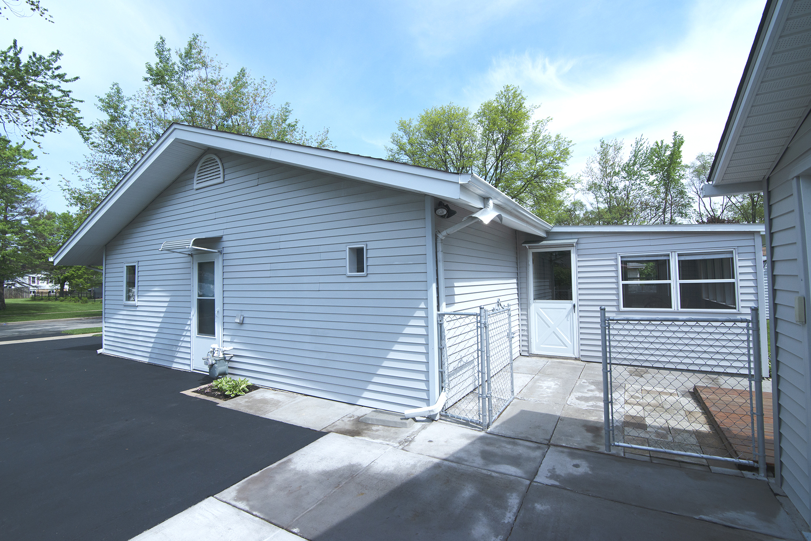 725 Washington Boulevard Hoffman Estates, IL 60169 - Photo 28 of 32 a view of a house with a yard