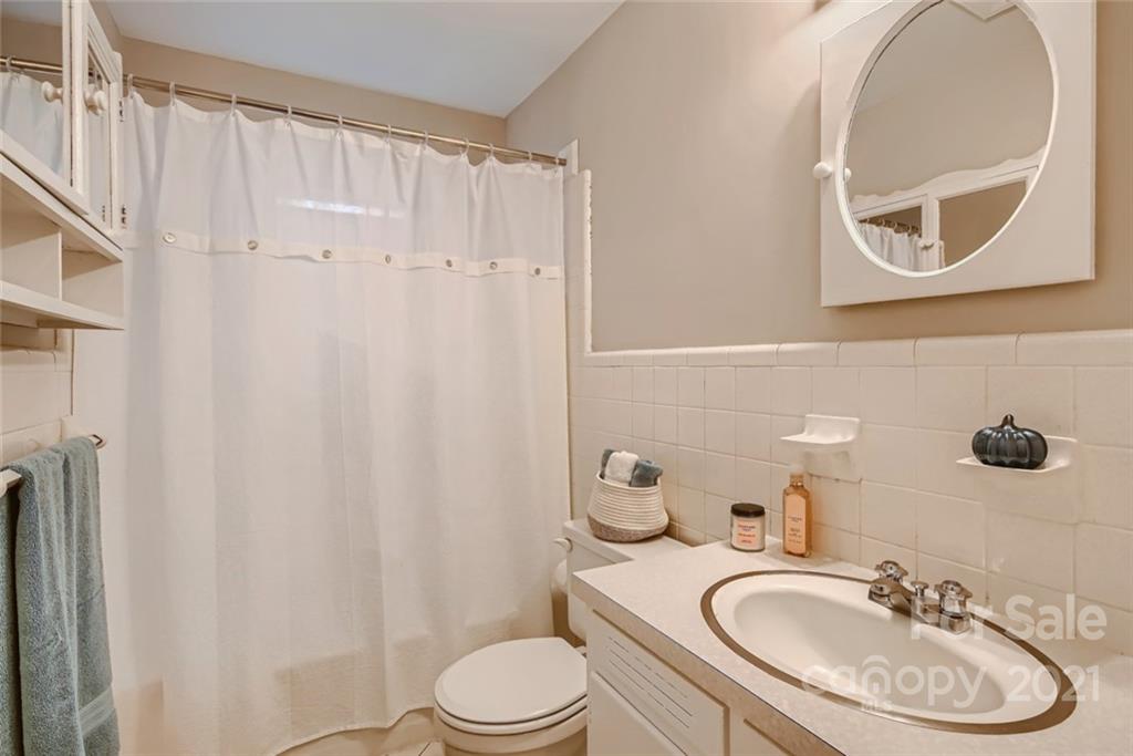 8633 Old Plank Road Charlotte, NC 28216 - Photo 17 of 27 Gallery Image 17