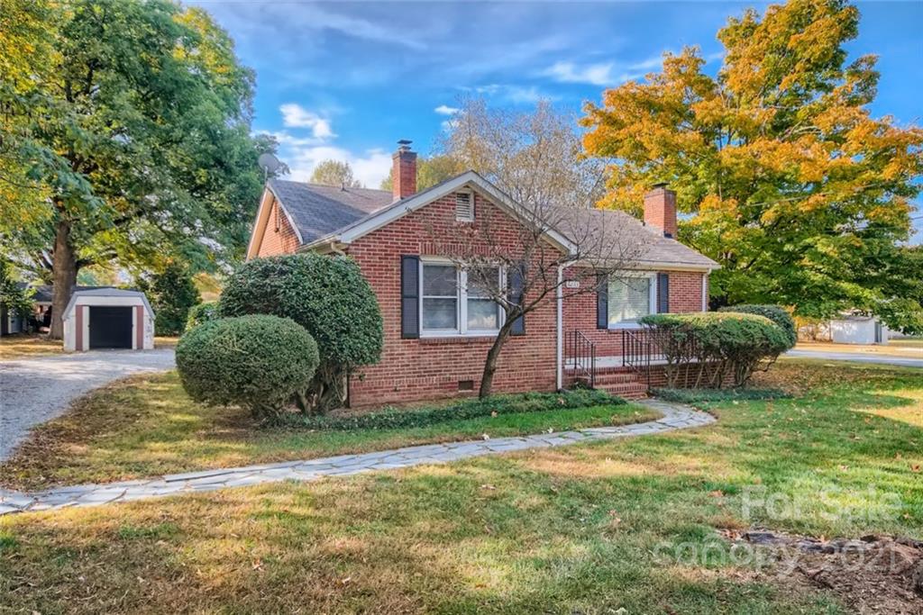 8633 Old Plank Road Charlotte, NC 28216 - Photo 3 of 27 Gallery Image 3