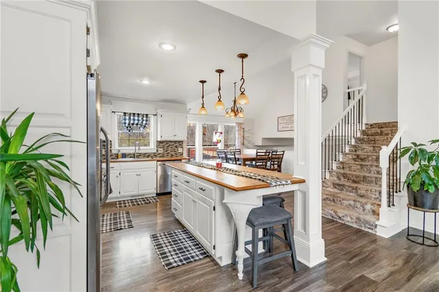 $425,000 | 4007 Bennington Drive, St. Joseph, MO 64506