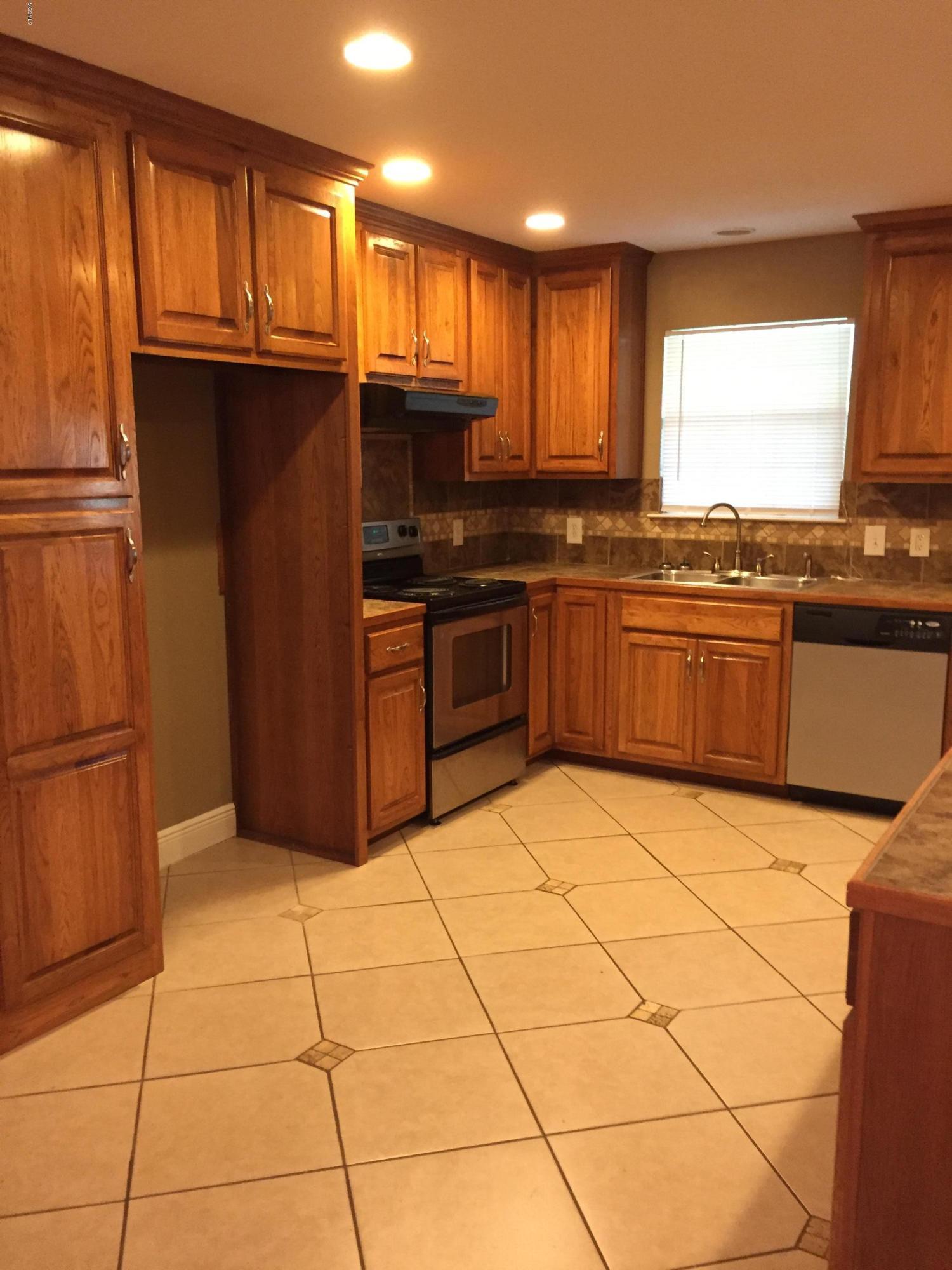 2232 Hardy Parker Road Moss Point, MS 39562 - Photo 2 of 4 IMG_0821