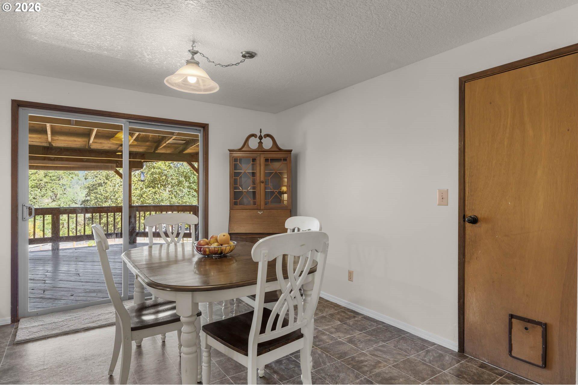 2925 Cleveland Hill Road Roseburg, OR 97471 - Photo 8 of 32 Gallery Image 8