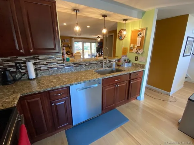 $321,000 | 15 Clubhouse Drive, Unit 15, Cromwell, CT 06416