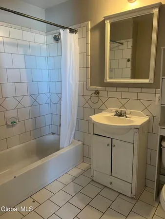 $1,400 | 5 Broadway, Unit 412, Troy, NY 12180