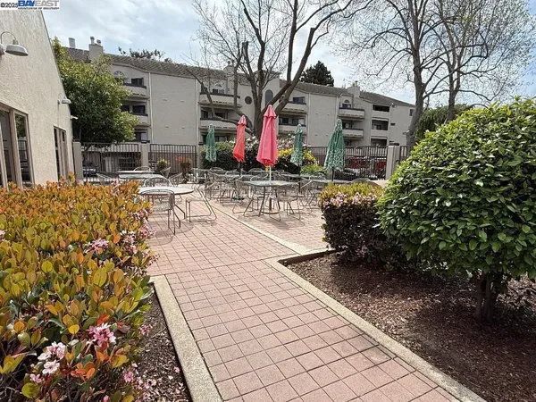 $2,700 | 25850 Kay Avenue, Unit 328, Hayward, CA 94545