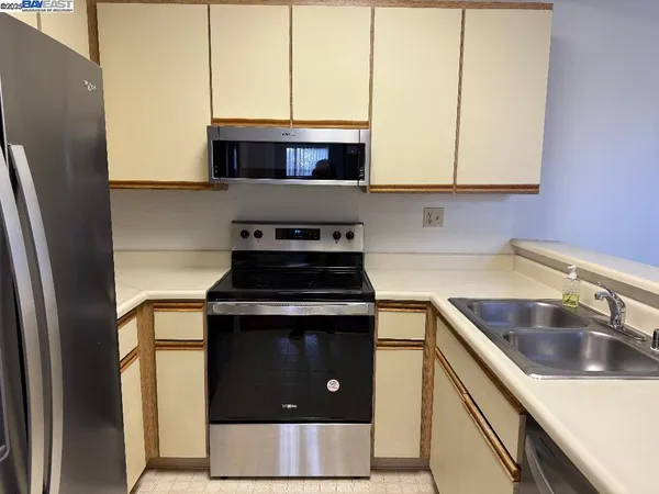 $2,700 | 25850 Kay Avenue, Unit 328, Hayward, CA 94545