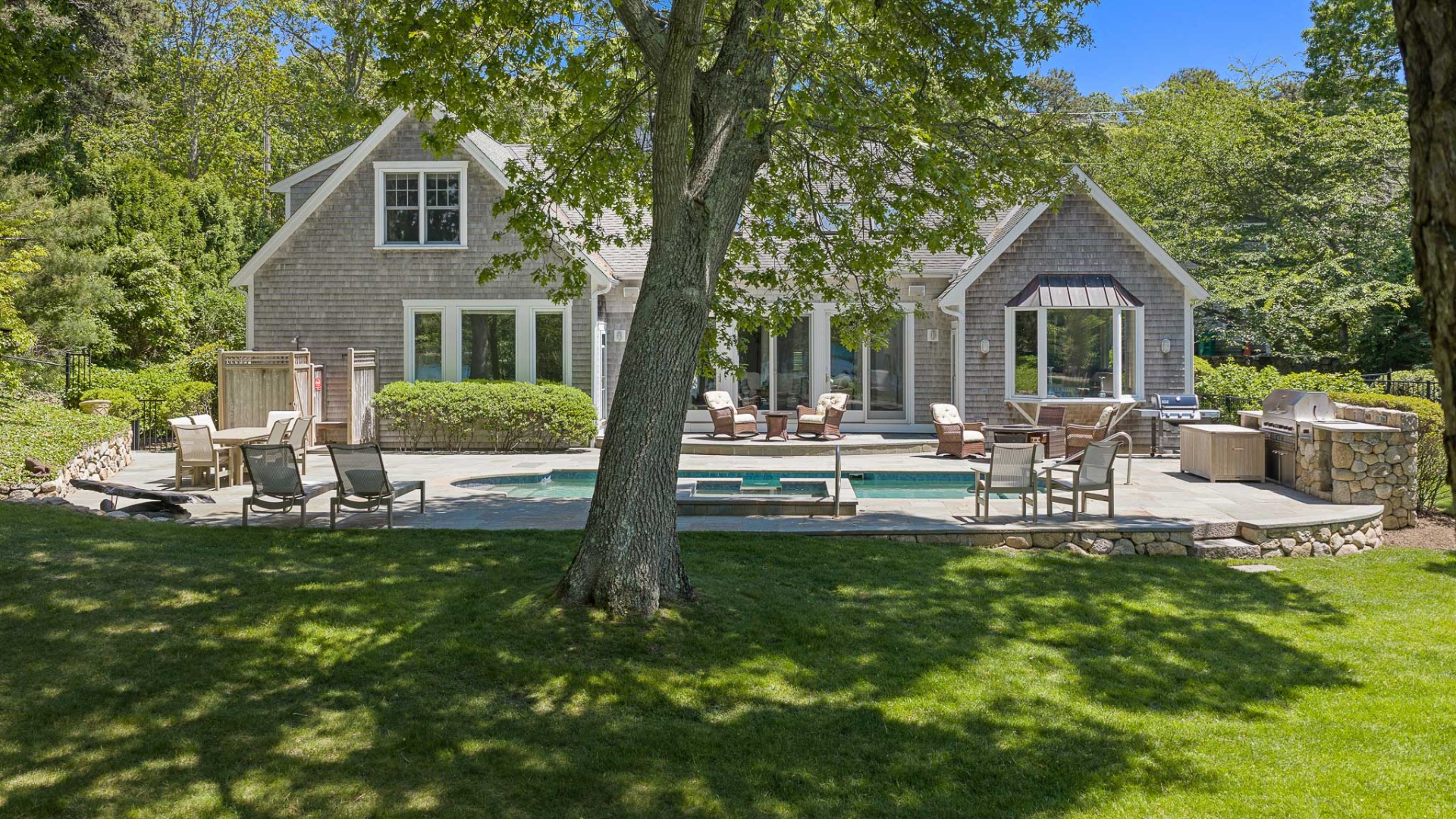 385 Barnes Road Oak Bluffs, MA 02557 - Photo 6 of 70