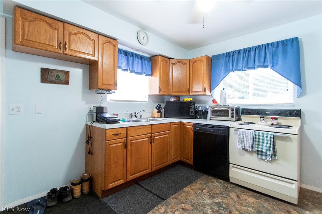 5952 Engle Road Brook Park, OH 44142 - Photo 5 of 20 Gallery Image 5
