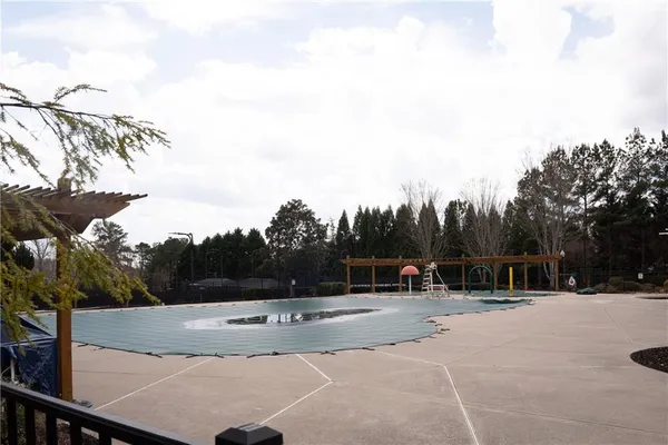 a park bench sitting in the middle of a yard