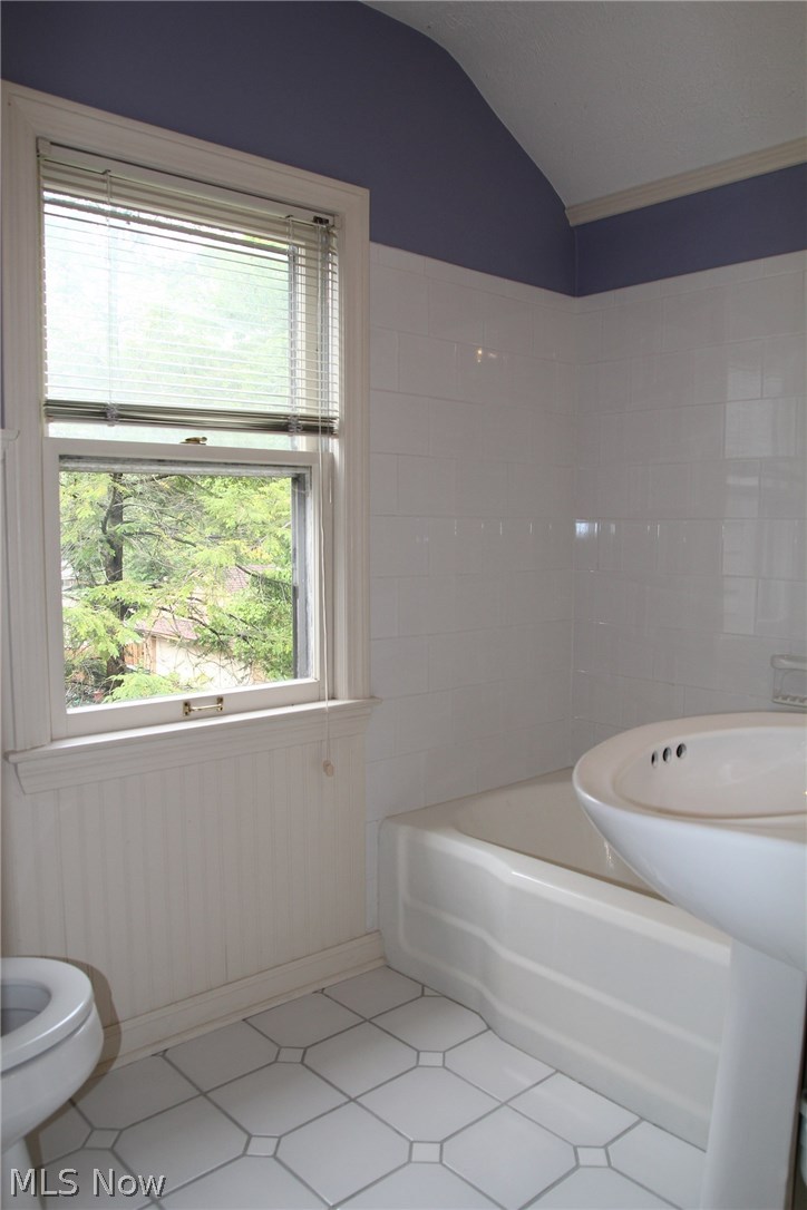 1763 Edgefield Road Lyndhurst, OH 44124 - Photo 19 of 26 Gallery Image 19