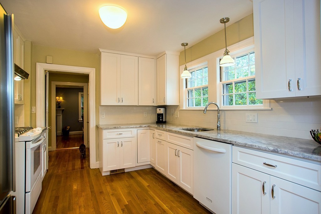 564 Quinobequin Road Newton, MA 02468 - Photo 6 of 30