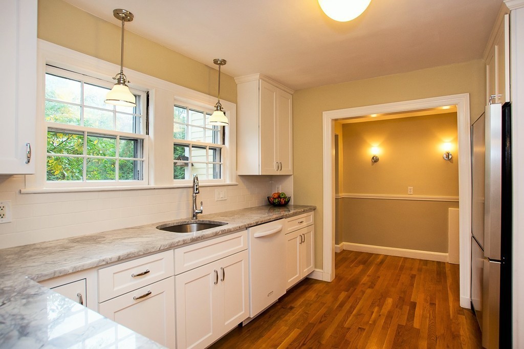 564 Quinobequin Road Newton, MA 02468 - Photo 7 of 30