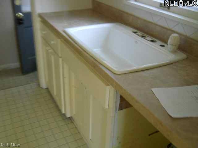 1019 Argonne Road Cleveland, OH 44121 - Photo 7 of 10