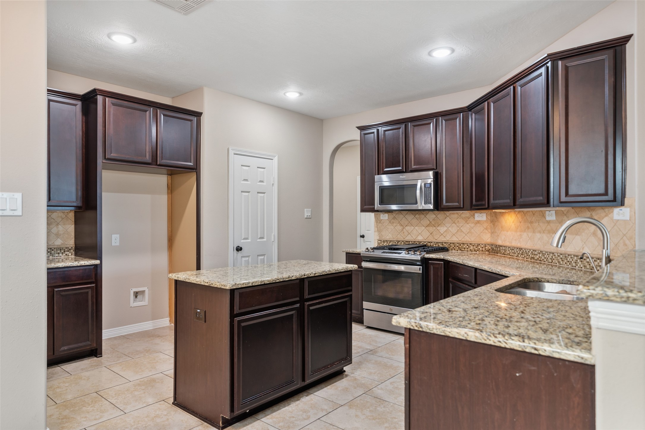 27106 Cottage Stream Lane Fulshear, TX 77441 - Photo 12 of 33 Kitchen