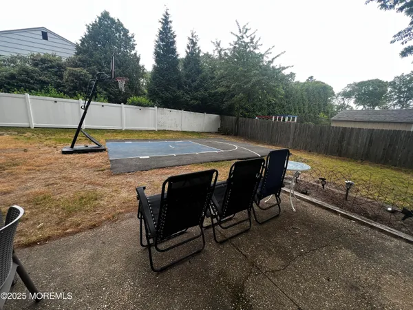 $2,400 | 50 Whalepond Road, Oakhurst, NJ 07755