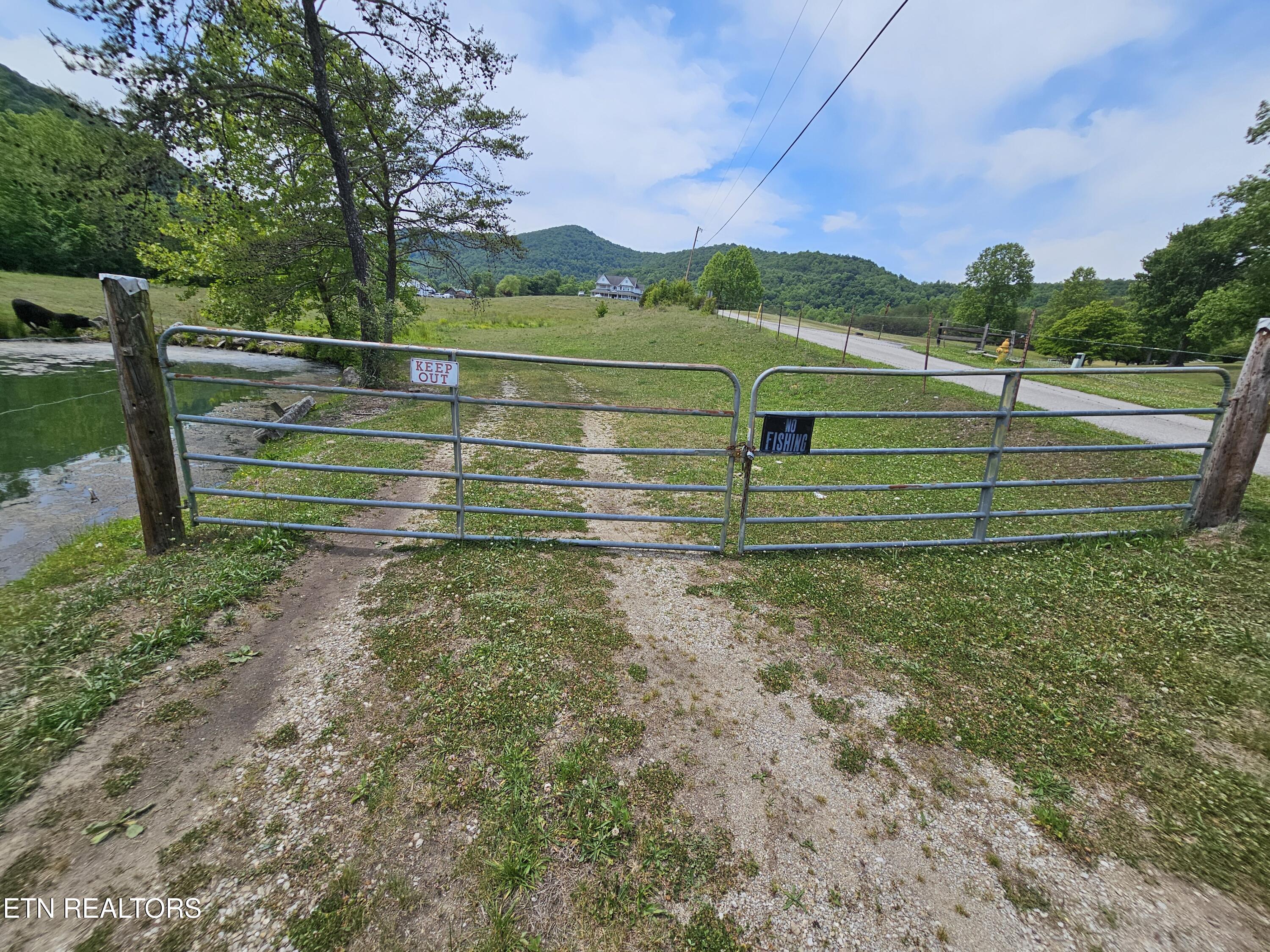 275 Republican Hill Road Newcomb, TN 37819 - Photo 27 of 34 Gate at Road