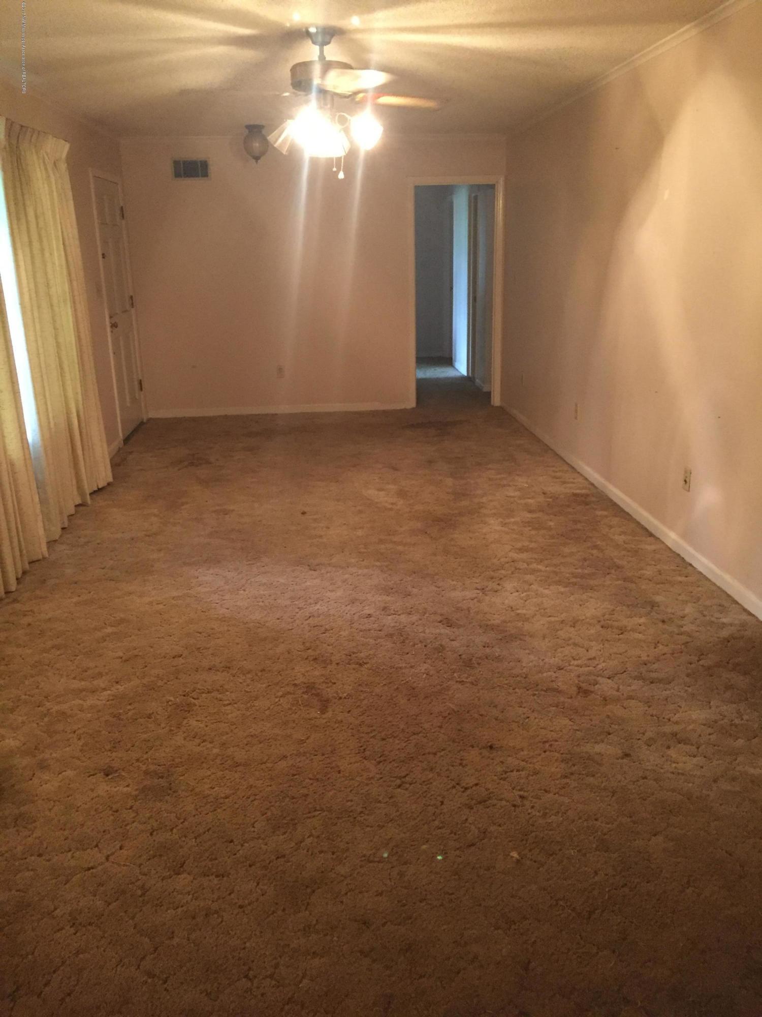 6610 McCracken Road Hernando, MS 38632 - Photo 11 of 17 Living room