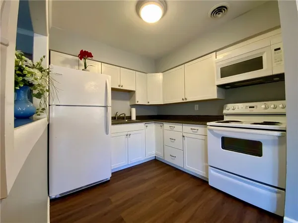 $1,500 | 5096 Sanlin Drive, Coraopolis, PA 15108