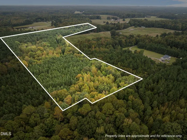 a view of a tennis court