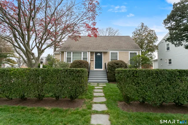 $1,025,000 | 877 South Pine Creek Road, Fairfield, CT 06824