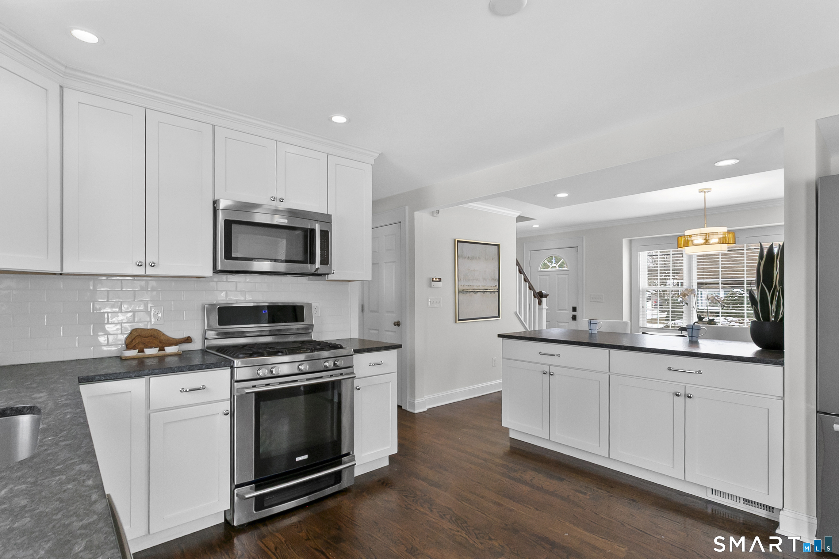 877 South Pine Creek Road Fairfield, CT 06824 - Photo 12 of 39