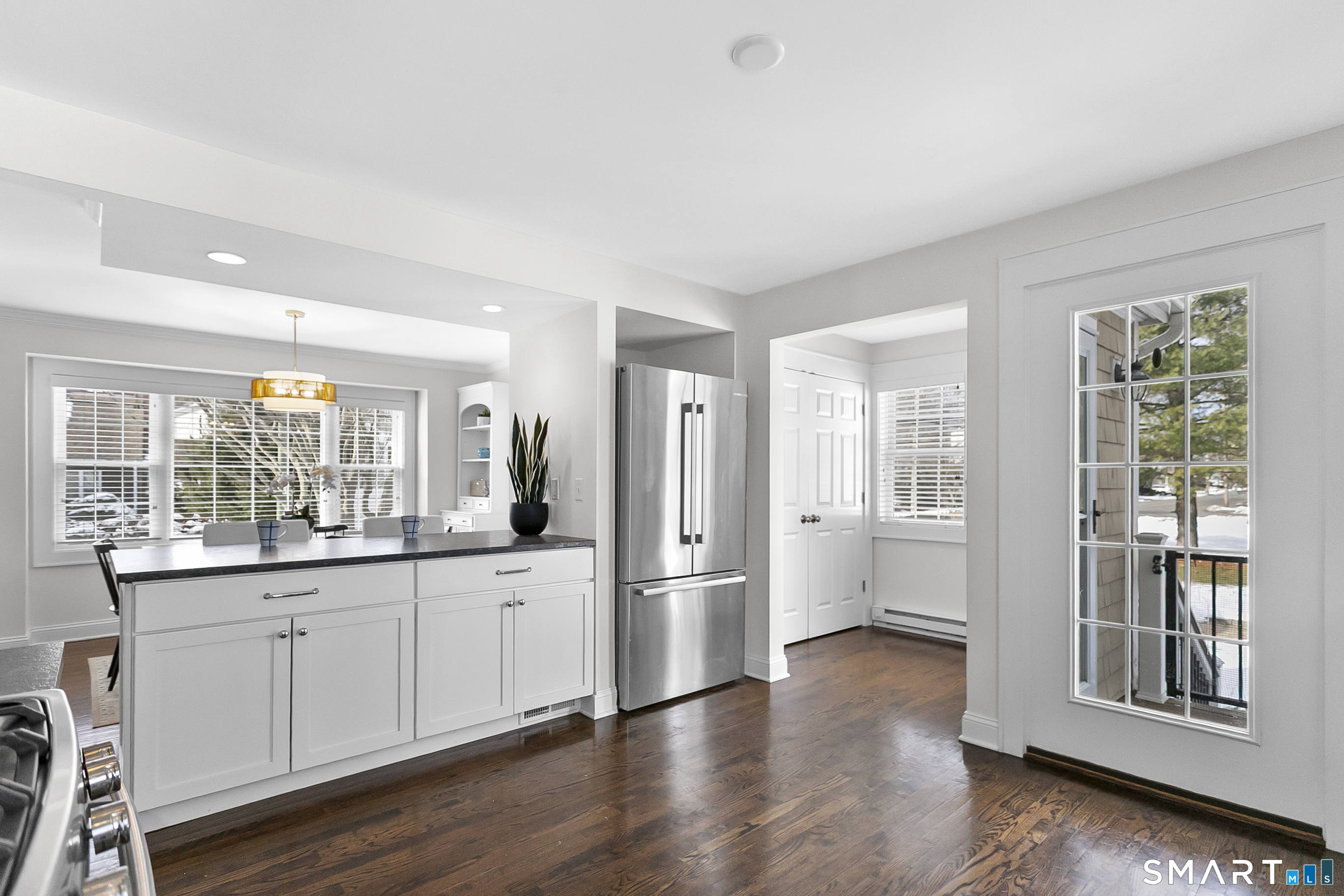 877 South Pine Creek Road Fairfield, CT 06824 - Photo 13 of 39