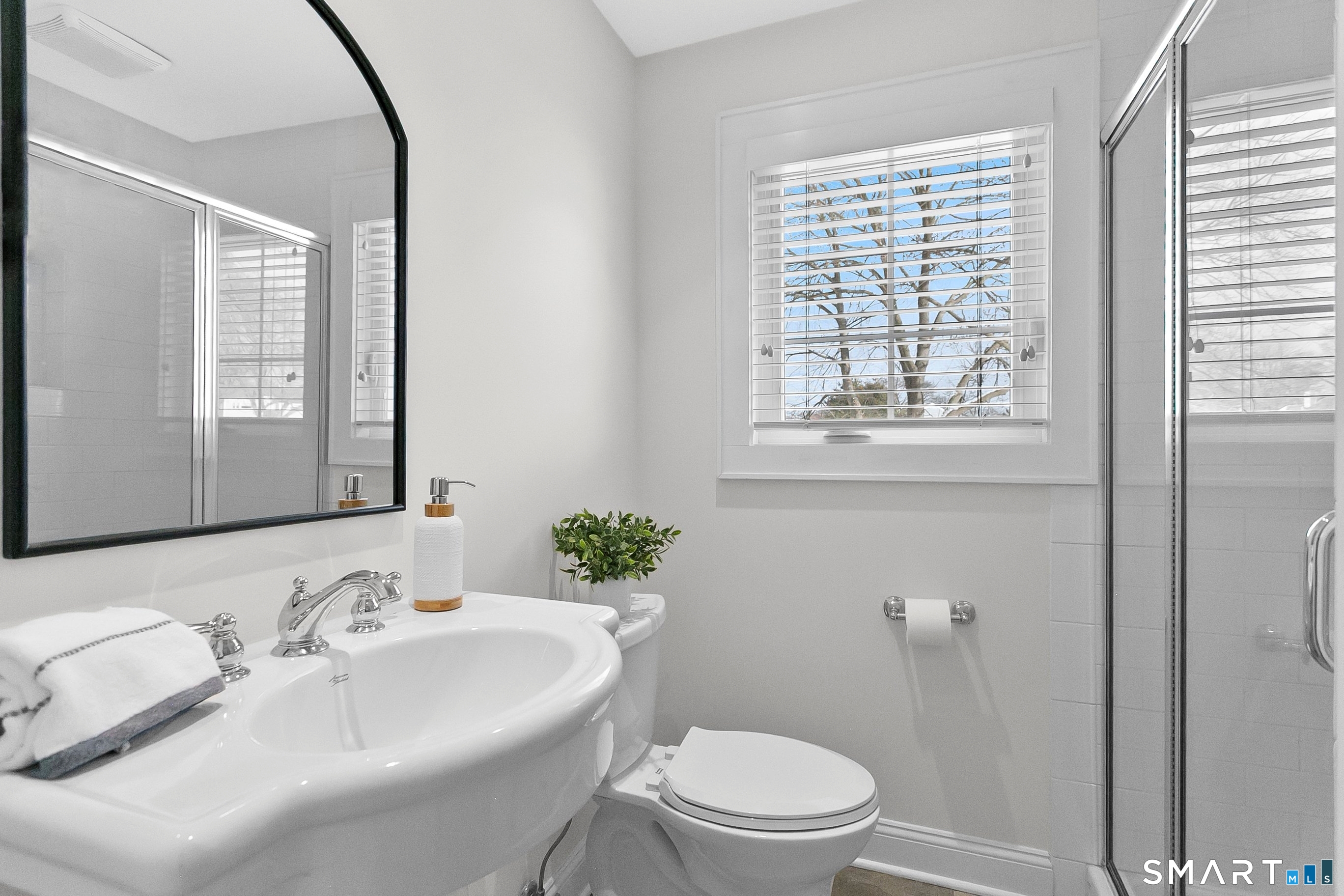 877 South Pine Creek Road Fairfield, CT 06824 - Photo 16 of 39