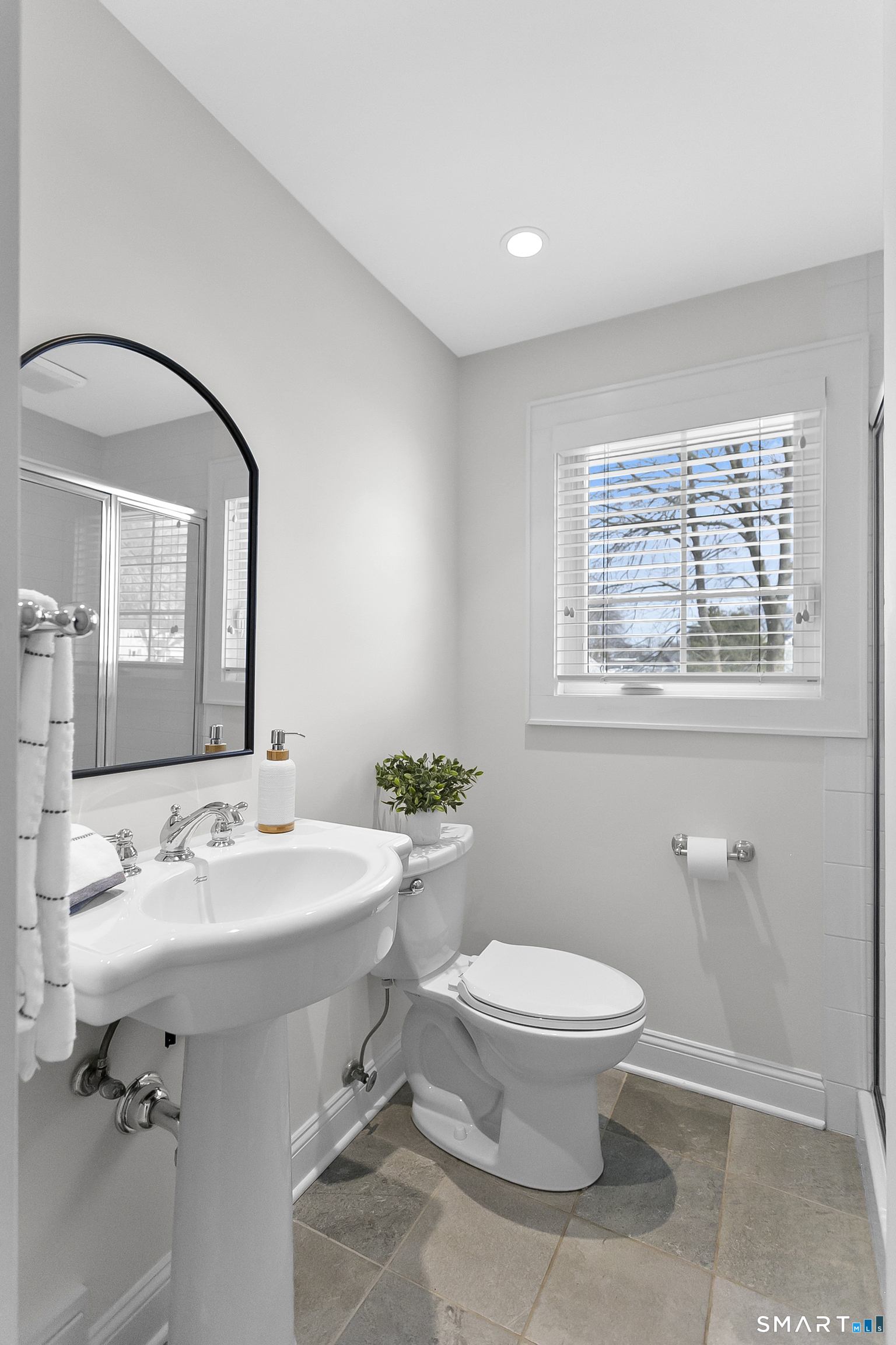 877 South Pine Creek Road Fairfield, CT 06824 - Photo 17 of 39