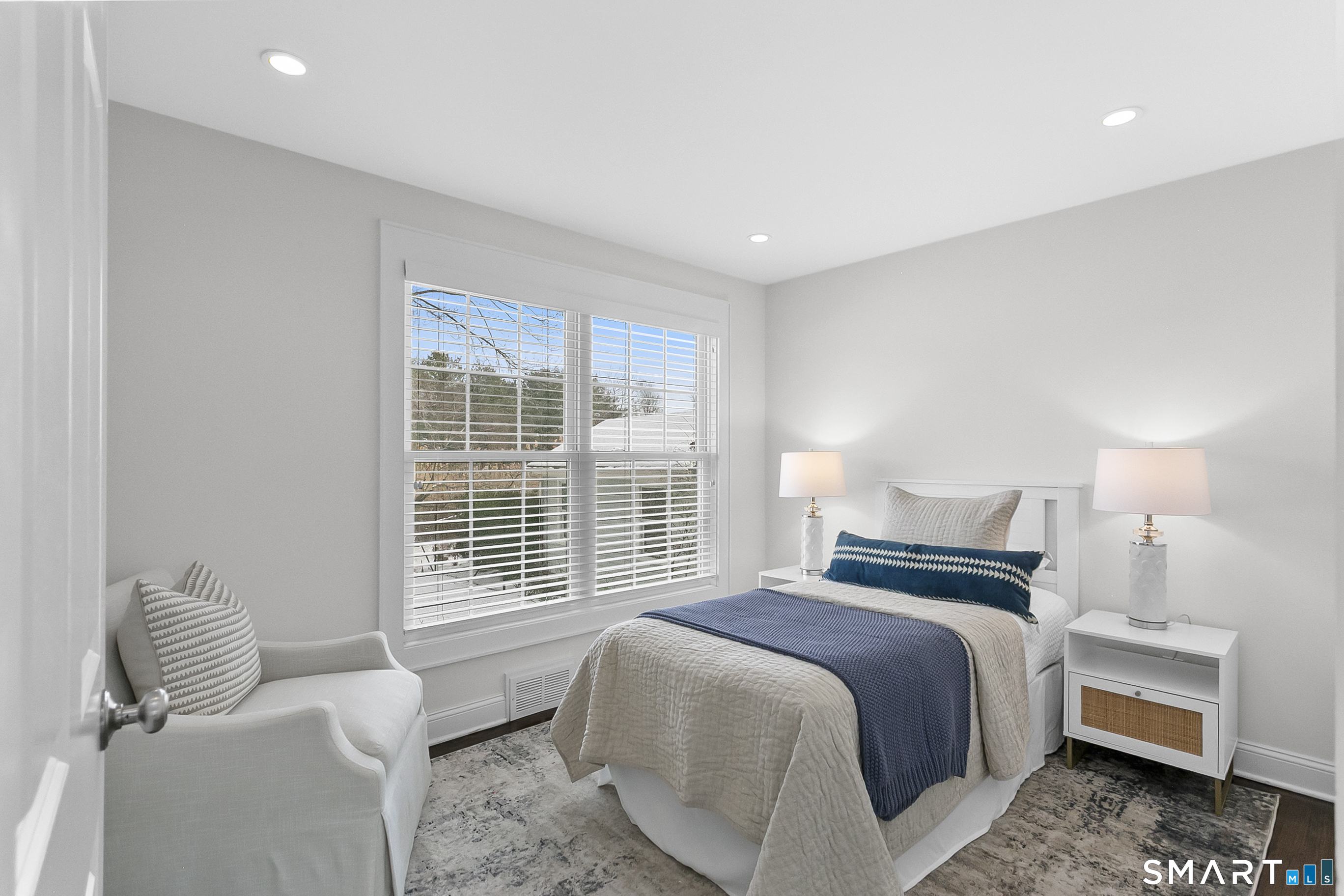 877 South Pine Creek Road Fairfield, CT 06824 - Photo 18 of 39