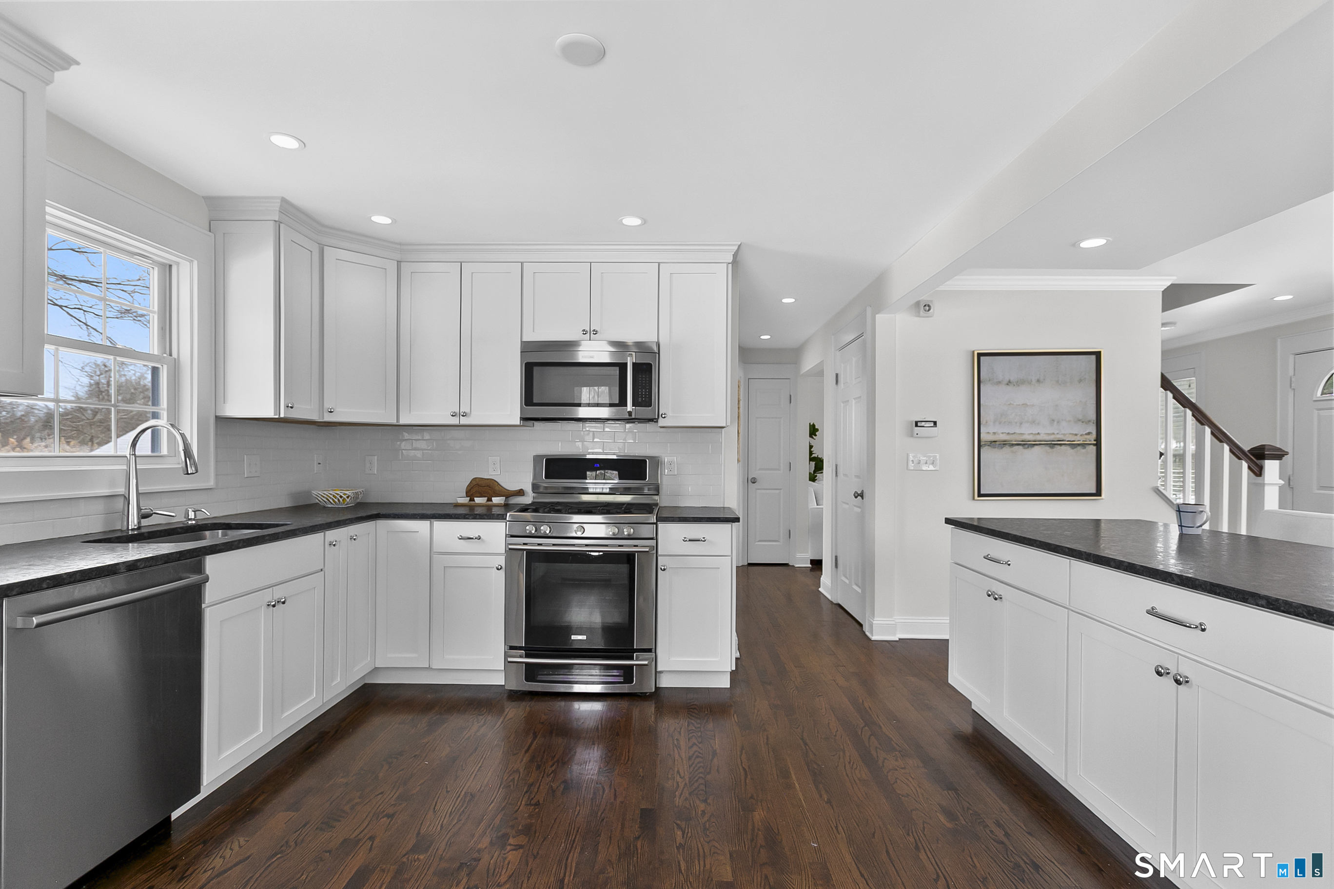 877 South Pine Creek Road Fairfield, CT 06824 - Photo 10 of 39