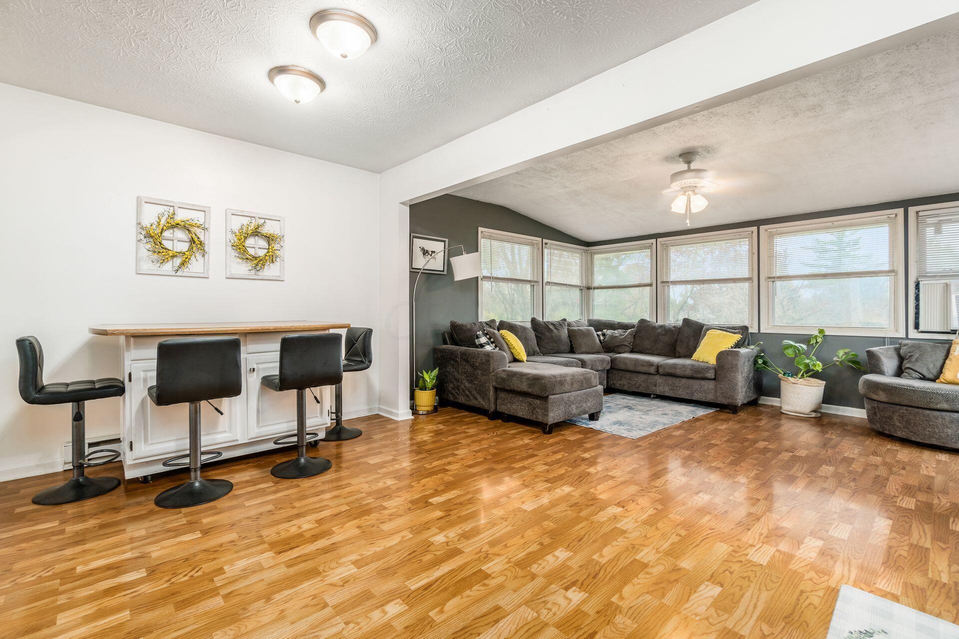 2875 Scenic Road Marion, OH 43302 - Photo 10 of 33 Eating Space - Living Room