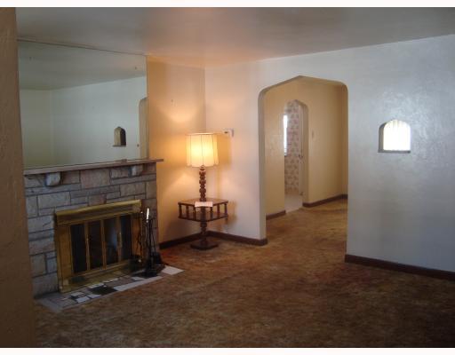 19 Revo Road Baldwin, PA 15236 - Photo 3 of 17 Living Room.