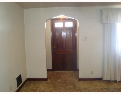 19 Revo Road Baldwin, PA 15236 - Photo 4 of 17 Living Room.