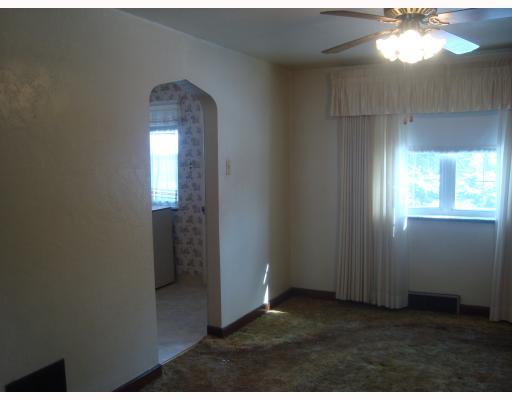 19 Revo Road Baldwin, PA 15236 - Photo 5 of 17 Dining Room.