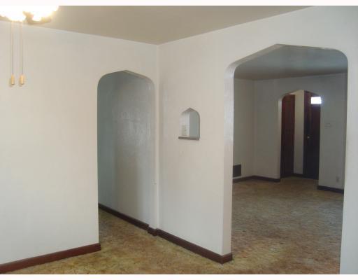 19 Revo Road Baldwin, PA 15236 - Photo 6 of 17 Dining Room.