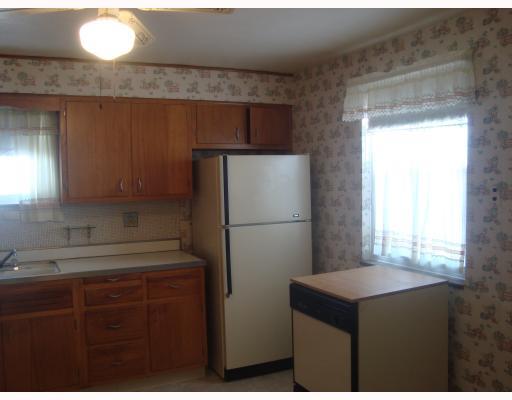 19 Revo Road Baldwin, PA 15236 - Photo 8 of 17 Kitchen.